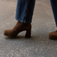 Stivaletto Chelsea marrone in camoscio con plateau 2 cm e tacco 8 cm Evro Fashion